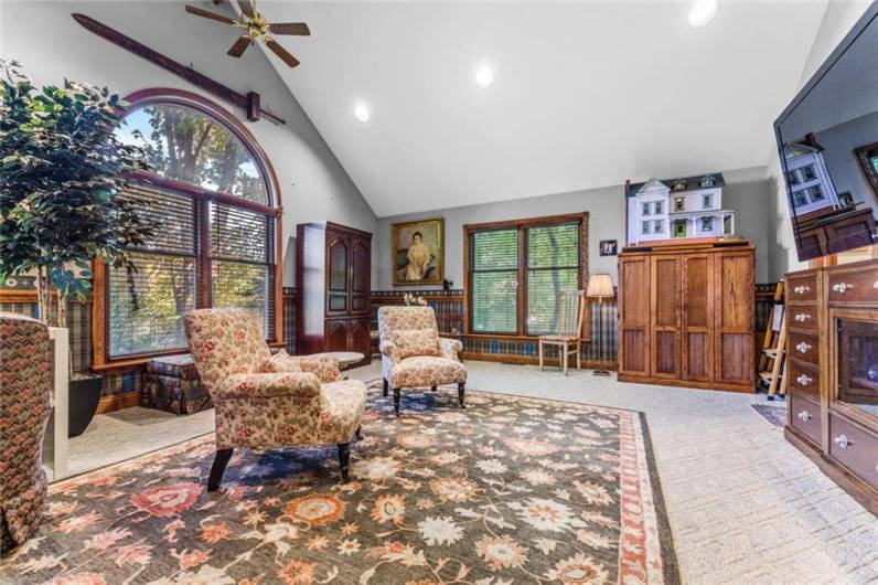 Cathedral Ceiling, gorgeous windows, carpet