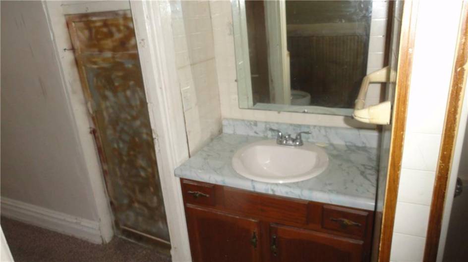 upper unit full bath