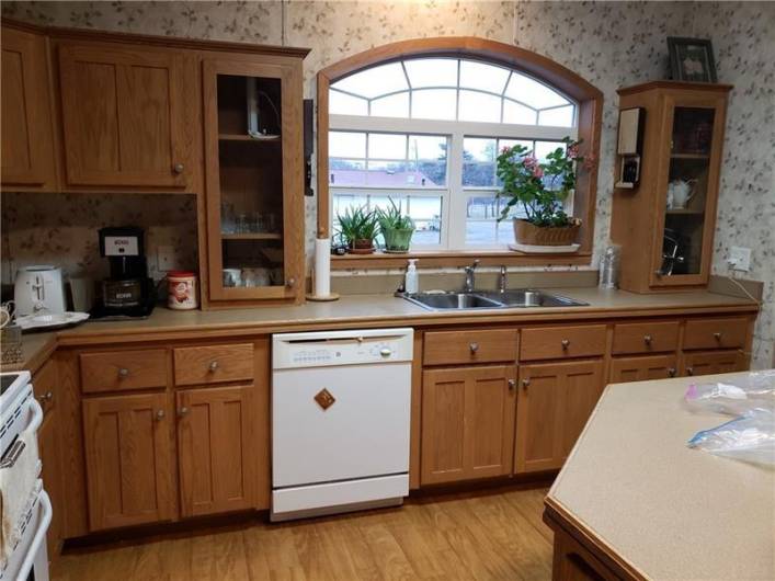 Dbl Wide Open Kitchen Area & appliances