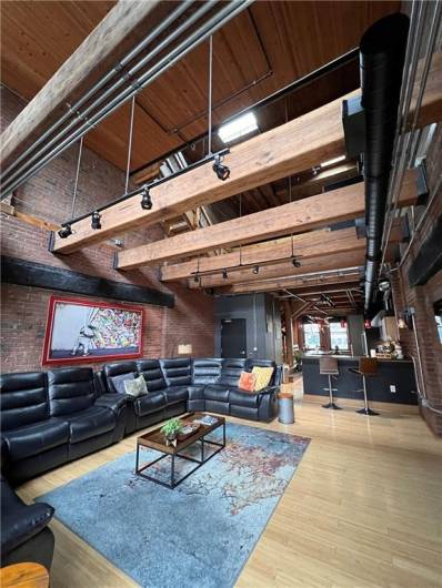 3rd Floor - 2BR Loft Apt