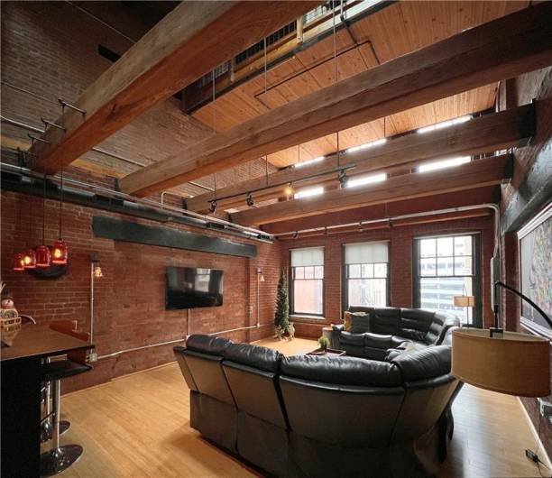 3rd Floor - 2BR Loft Apt