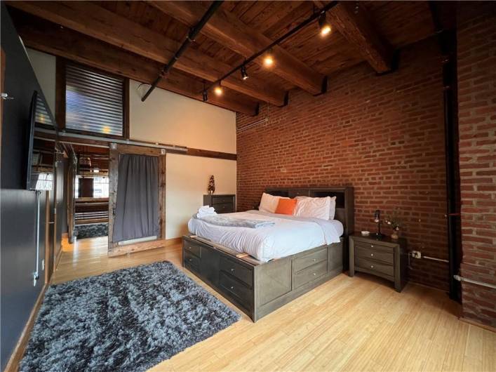 3rd Floor - 2BR Loft Apt