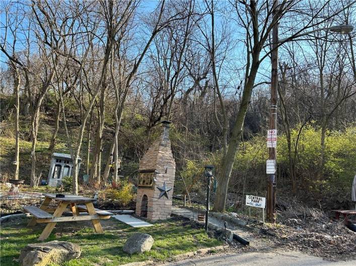 Cute little park-let at the end of Moultrie Street.