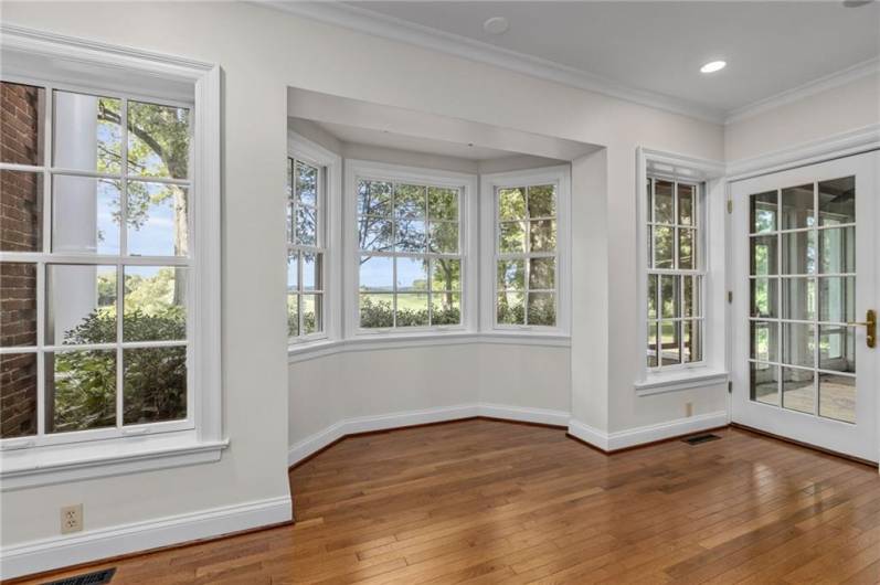 Dining area in the kitchen.