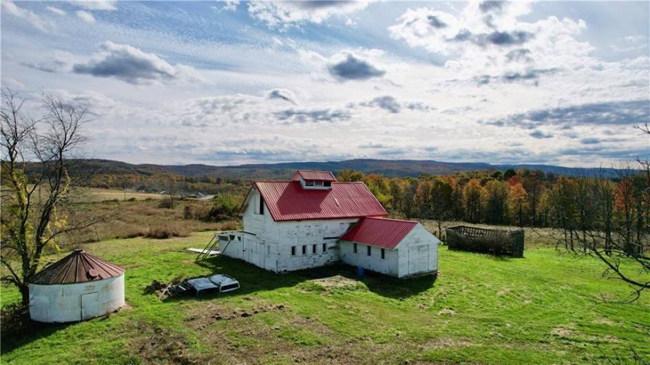 VIEW OF BARN - CORN CRIB