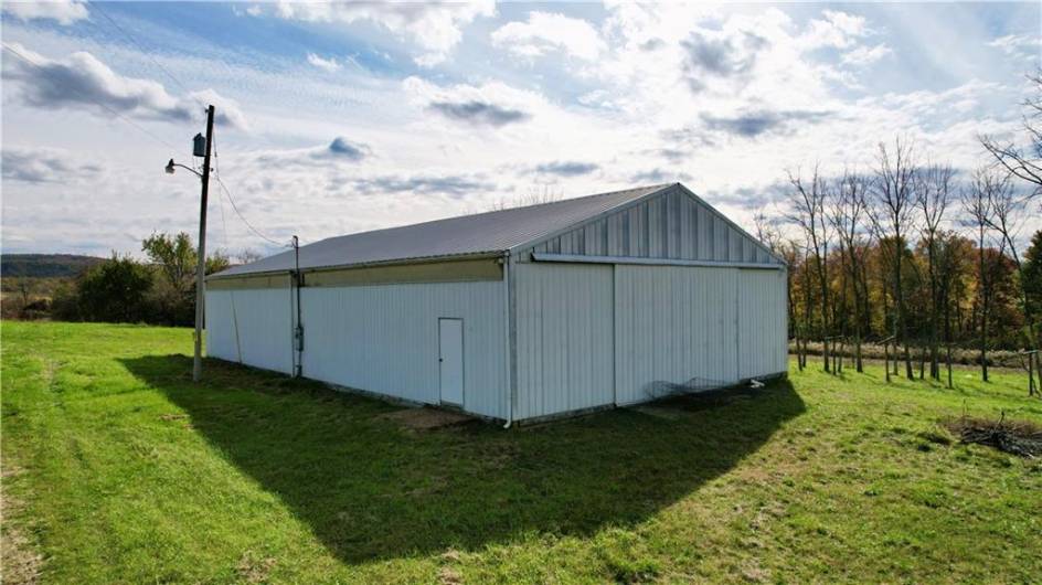 METAL OUTBUILDING