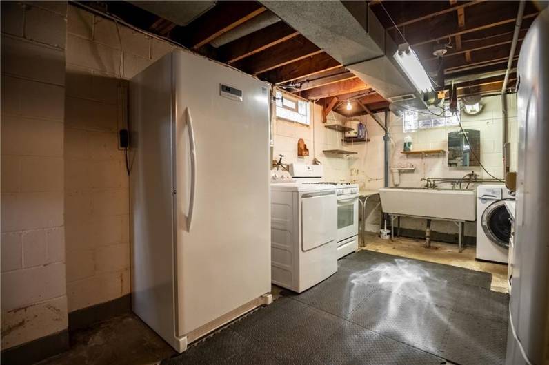 basement appliances are included!