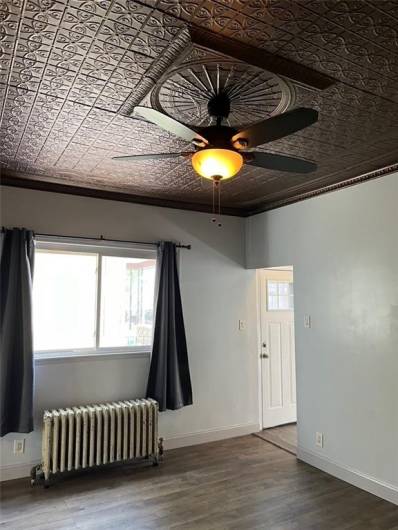 Dining room with decorative ceiling