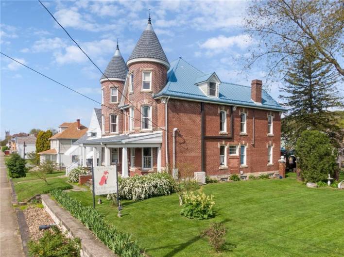 Formerly the Fox Castle Bed & Breakfast, which closed many years ago, this property is ideal for a large family or someone with a budding entrepreneurial spirit.