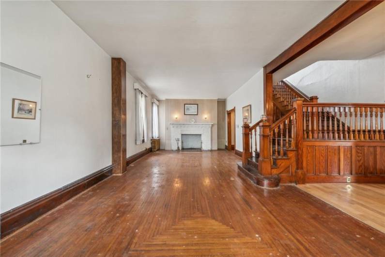 The main living space of this home is truly fit for entertaining with original hardwood flooring, large focal decorative fireplace and high ceilings. Layout is perfect or a living/dining combo, or mixed-use lounge area.
