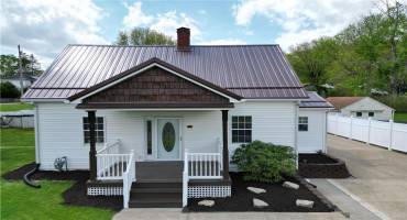 Gorgeous Copper Colored Tin Roof installed 2023 adds Distinct Beauty to this Oasis you can call HOME!!!