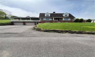 2029 & 2031 MAGILL LANE, JEANNETTE, PA 15644, 3 Bedrooms Bedrooms, 6 Rooms Rooms,2 BathroomsBathrooms,Residential,For Sale,MAGILL LANE,1651999