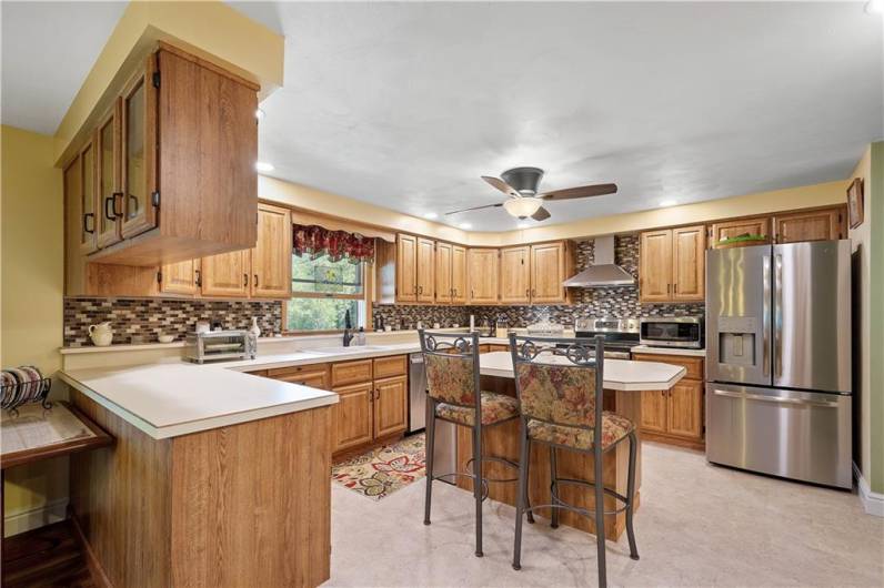 ABUNDANCE OF CABINETS AND COUNTER SPACE. CENTER ISLAND IS PERFECT FOR A QUICK MEAL.
