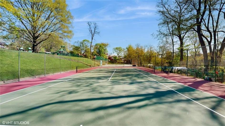 The community offers tennis courts