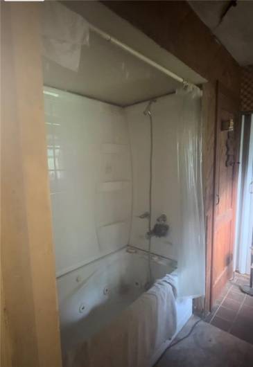 bathtub 2nd flr