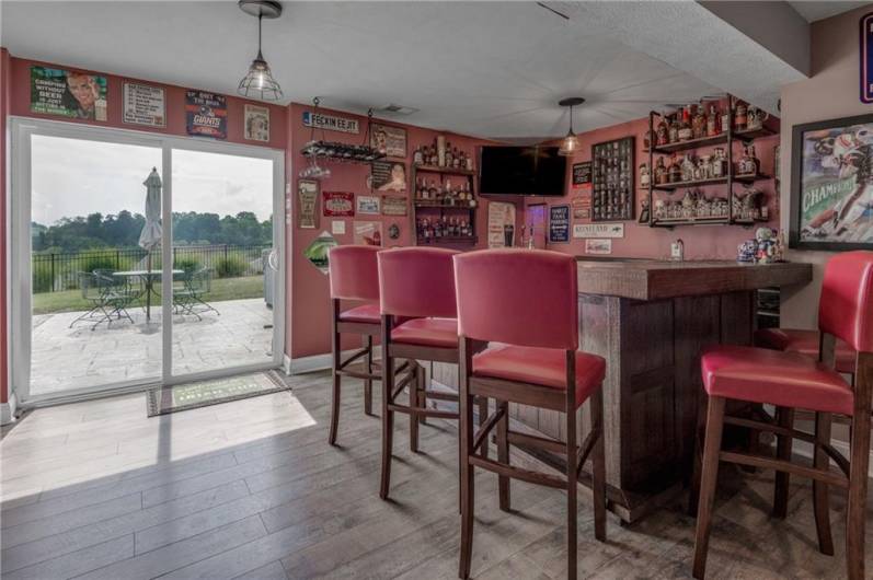 Basement wet bar