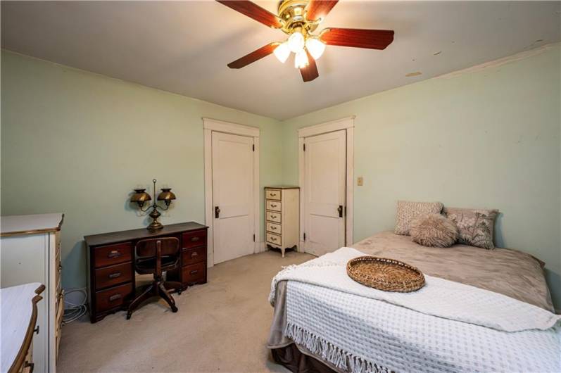 2nd bedroom