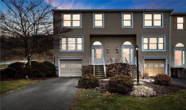 1211 Meadowbrook Drive, Canonsburg, PA 15317, 3 Bedrooms Bedrooms, ,2.1 BathroomsBathrooms,Lease,For Sale,Meadowbrook Drive,1660443