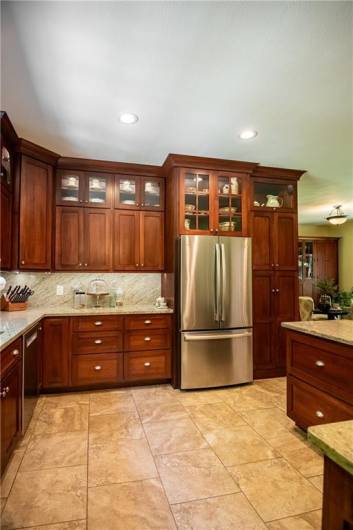 TOP CABINETS W/GLASS