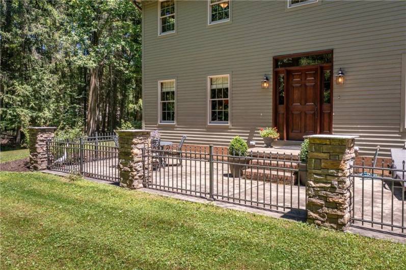FRONT EXPOSED PATIO/ W/FENCE STONE PILLARS