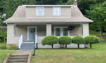 709 Riverview Dr, Parker, PA 16049, 3 Bedrooms Bedrooms, ,1 BathroomBathrooms,Residential,For Sale,Riverview Dr,1661692