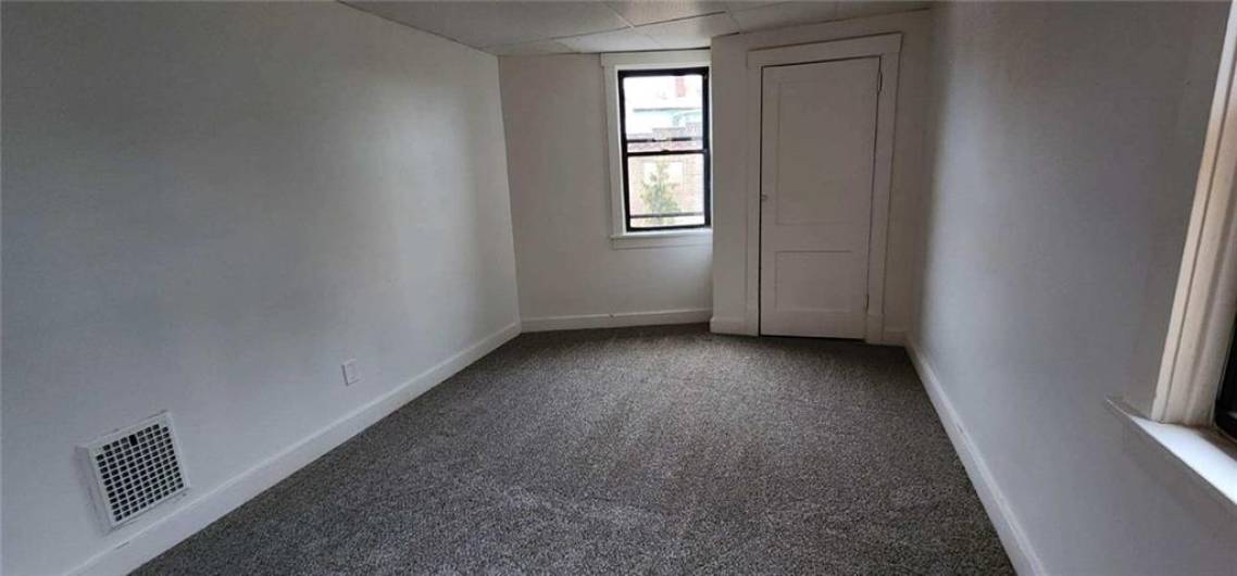 New carpet & freshly painted.