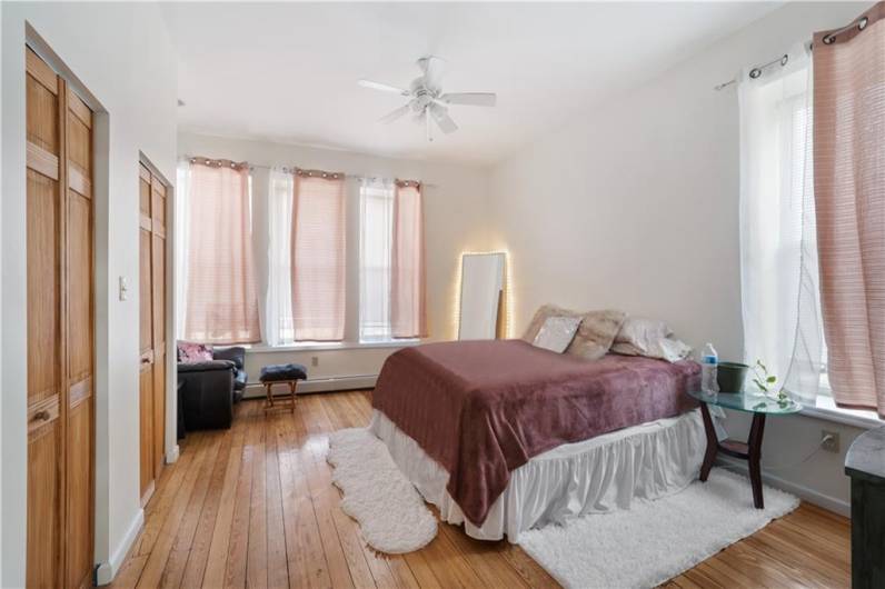 Huge bedroom w/ great closet space...