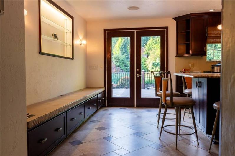 Bench seating with storage drawers