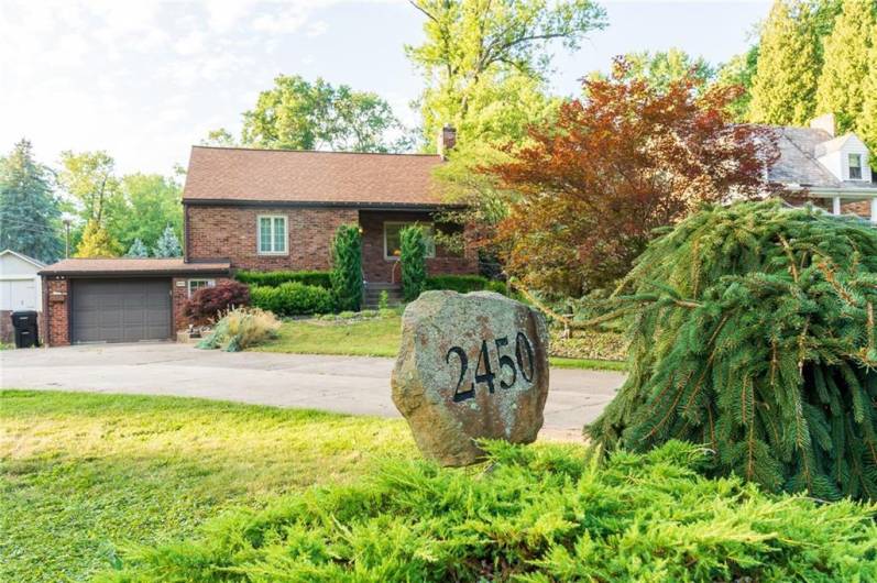 Stone address marker