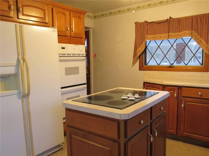 Room for all your kitchen dishware and cookware!