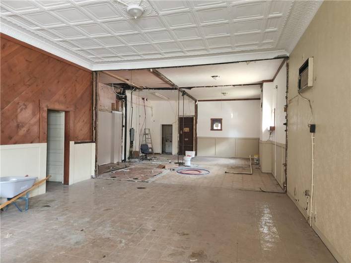 main level retail space app 2000 sq ft