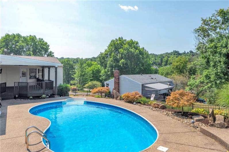 Easy access from pool onto deck.