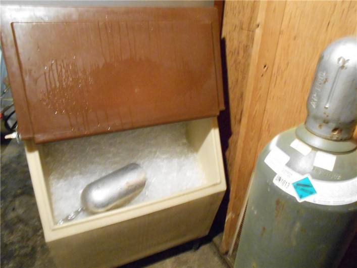 Lower Level Ice Machine