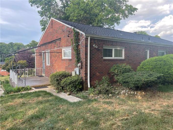 60 Windvale Dr, Pittsburgh, PA 15236, 3 Bedrooms Bedrooms, 7 Rooms Rooms,2 BathroomsBathrooms,Residential,For Sale,Windvale Dr,1665077
