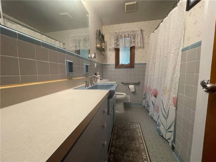 60 Windvale Dr, Pittsburgh, PA 15236, 3 Bedrooms Bedrooms, 7 Rooms Rooms,2 BathroomsBathrooms,Residential,For Sale,Windvale Dr,1665077