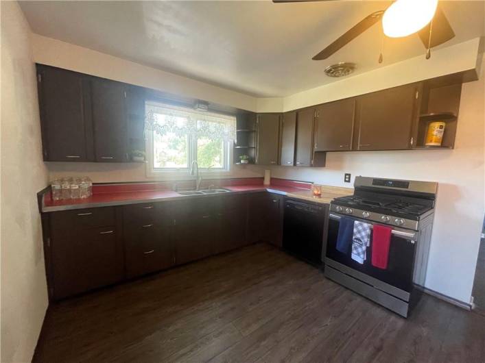 60 Windvale Dr, Pittsburgh, PA 15236, 3 Bedrooms Bedrooms, 7 Rooms Rooms,2 BathroomsBathrooms,Residential,For Sale,Windvale Dr,1665077
