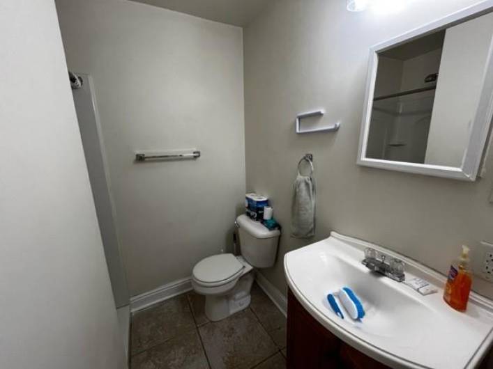 Second floor full bathroom located in the hallway and shared by the 3 bedrooms.