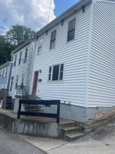 Welcome to 3220 Edwards Way!