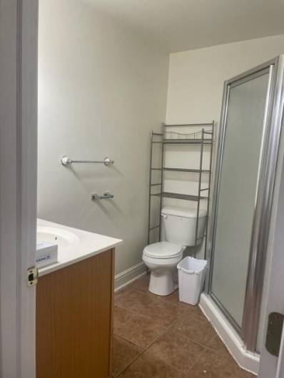 Main floor full bathroom
