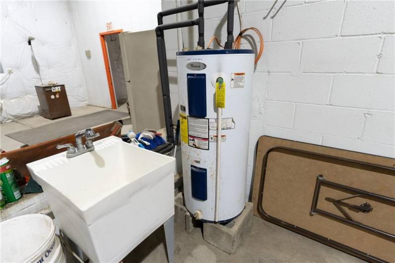 Hot water tank