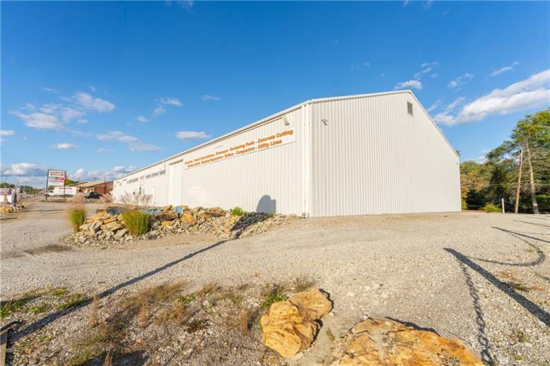 3040 Freeport Rd, Natrona Heights, PA 15065, ,Commercial-industrial-business,For Sale,Freeport Rd,1666770