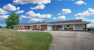 1490 Olde Stable Lane, Moon Township, PA 15108, 3 Bedrooms Bedrooms, 12 Rooms Rooms,4.1 BathroomsBathrooms,Residential,For Sale,Olde Stable Lane,1666818
