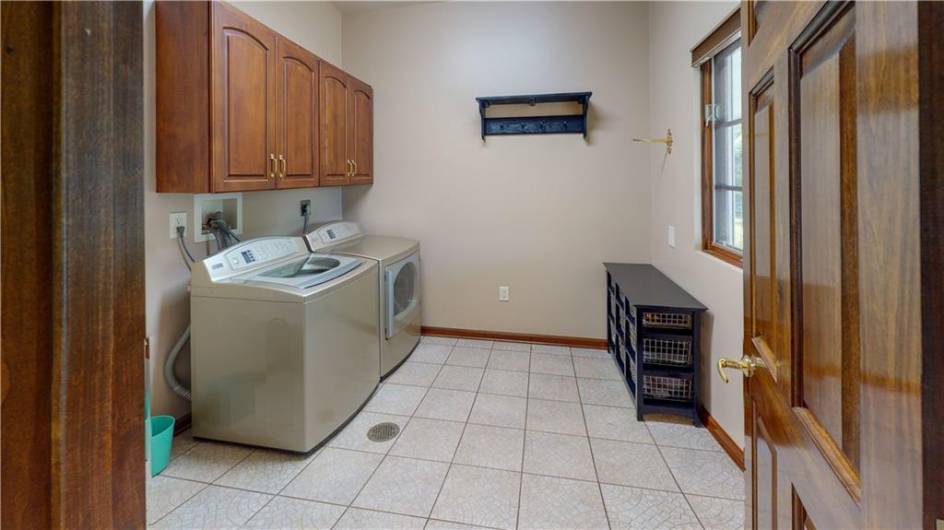 1490 Olde Stable Lane, Moon Township, PA 15108, 3 Bedrooms Bedrooms, 12 Rooms Rooms,4.1 BathroomsBathrooms,Residential,For Sale,Olde Stable Lane,1666818