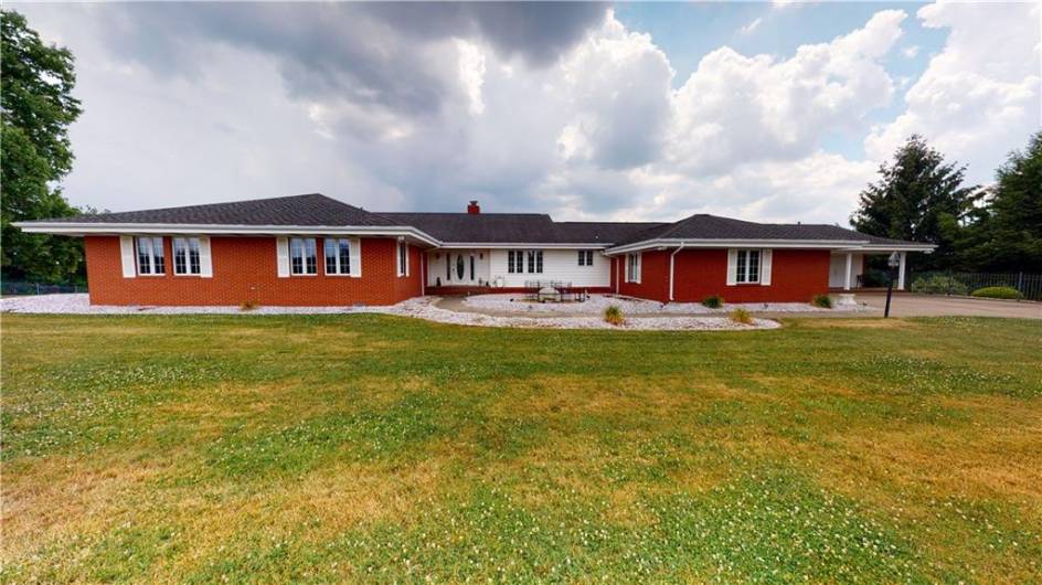 1490 Olde Stable Lane, Moon Township, PA 15108, 3 Bedrooms Bedrooms, 12 Rooms Rooms,4.1 BathroomsBathrooms,Residential,For Sale,Olde Stable Lane,1666818