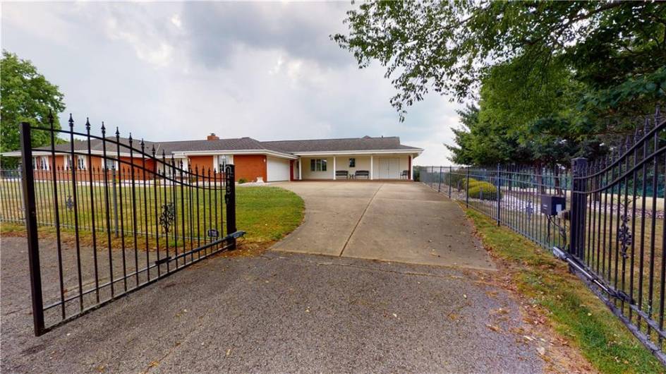1490 Olde Stable Lane, Moon Township, PA 15108, 3 Bedrooms Bedrooms, 12 Rooms Rooms,4.1 BathroomsBathrooms,Residential,For Sale,Olde Stable Lane,1666818