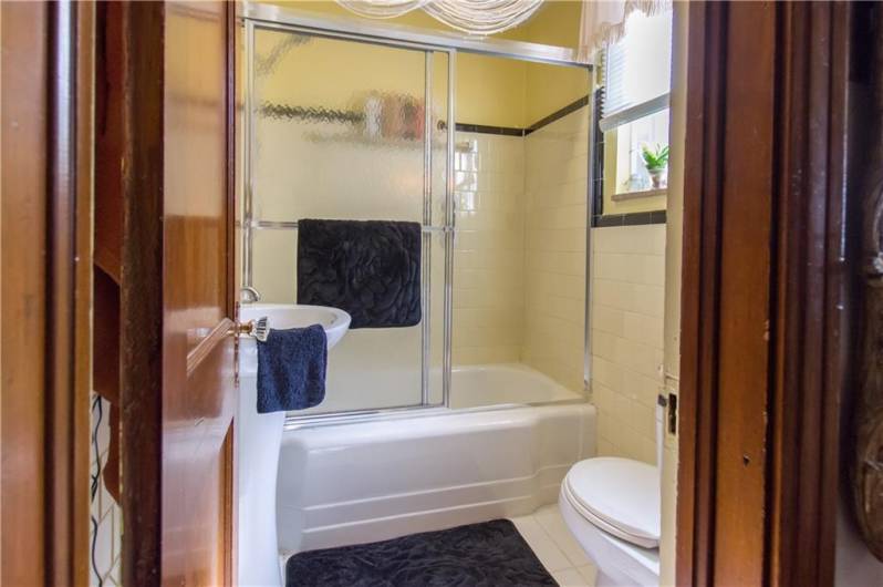 931 Liberty Street, Mc Kees Rocks, PA 15136, 4 Bedrooms Bedrooms, 8 Rooms Rooms,1.1 BathroomsBathrooms,Residential,For Sale,Liberty Street,1666882