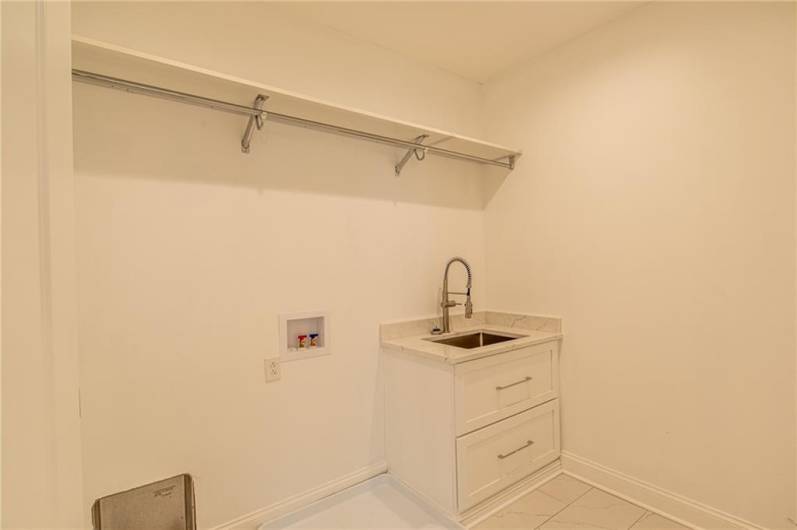 54 1st Street, Oakmont, PA 15139, 4 Bedrooms Bedrooms, ,4.1 BathroomsBathrooms,Residential,For Sale,1st Street,0,1667680