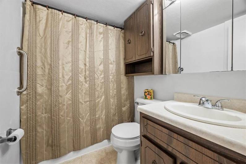 2nd floor apartment full bath.
