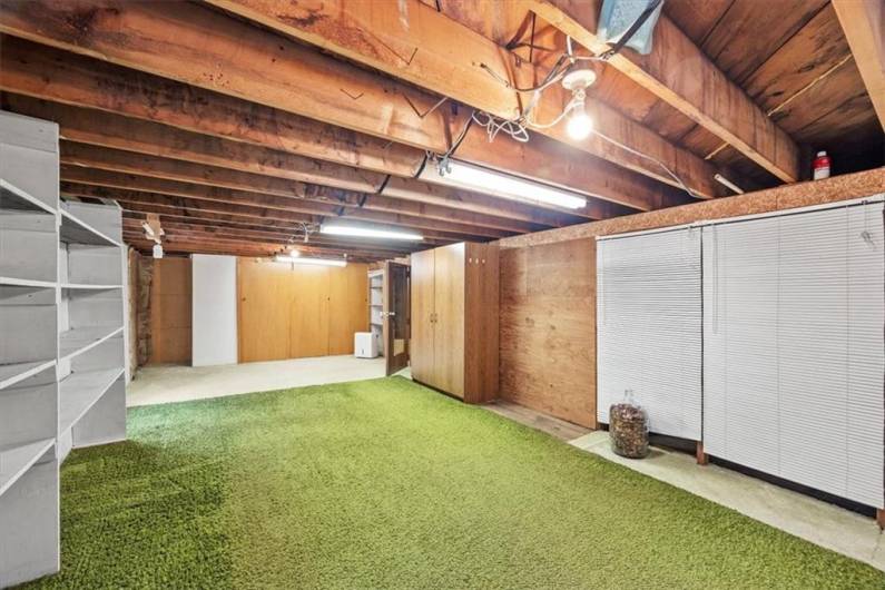 This 28x12' space was used for storage and as a dressing area in the 2nd floor apartment.