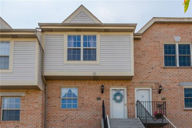 Beautiful 2 bedroom condo in the Berrington Woods community.